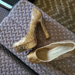 🚫🚫DONATED🚫🚫Glittery gold heels